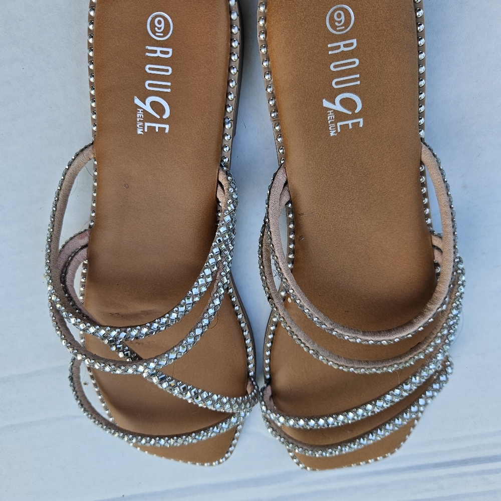 Rouge helium sandle